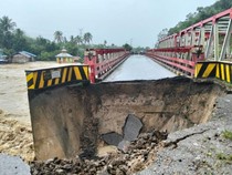 Banjir-longsor Terjang Taput, Jembatan Putus dan 1 Orang Terluka