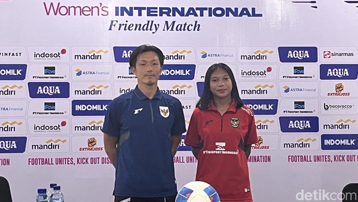 Jumpa pers Timnas putri Indonesia di Stadion Maguwoharjo, Sleman, Selasa (25/11/2025).