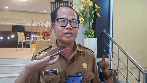 Kadisdik Mataram, Yusuf, saat diwawancarai di Mataram, Selasa (25/11/2025). (Foto: Nathea Citra/detikBali)