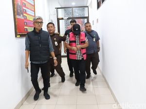 Kadishub Medan Kenakan Rompi Pink, Ditahan di Rutan Tanjung Gusta