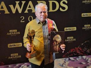 Harli Siregar Raih detikcom Awards 2025 Tokoh Pendorong Keterbukaan Informasi Lembaga Hukum