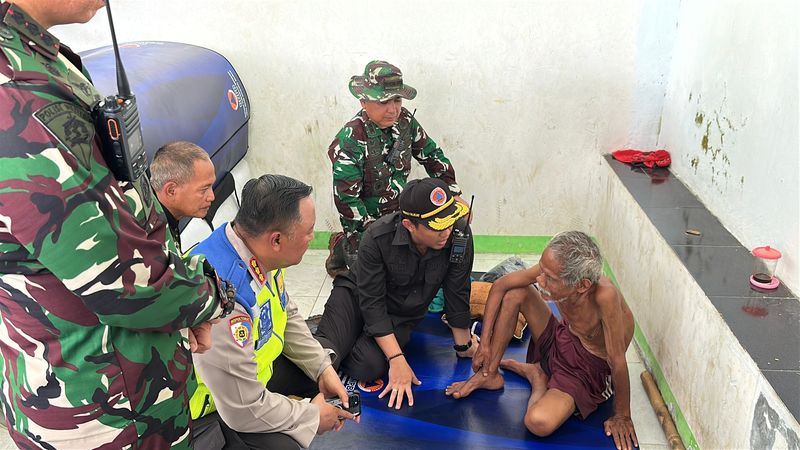 Kapolresta Cilacap Kombes Pol Budi Adhy Buono bergerak ke lokasi untuk memastikan penanganan dan kondisi warga terdampak. Kapolresta Cilacap Kombes Pol Budi Adhy Buono bergerak ke lokasi untuk memastikan penanganan dan kondisi warga terdampak.
