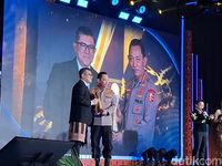 Aksi Polisi di Sumut Beri Servis-Cuci Motor Gratis Bagi Warga Terdampak Bencana