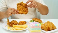 Kebanyakan Makan Junk Food Bisa Picu Risiko Depresi hingga 50%!