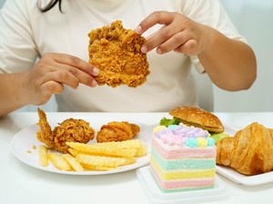 Kebanyakan Makan Junk Food Bisa Picu Risiko Depresi hingga 50%!
