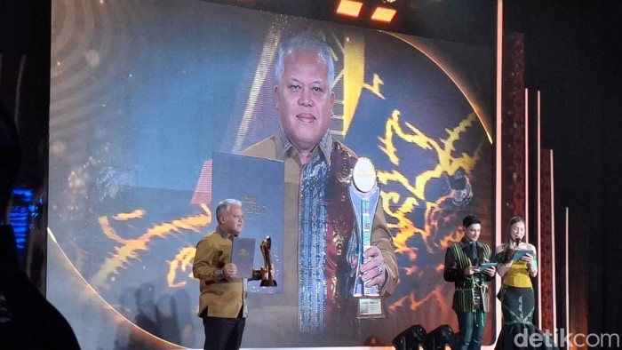 Kepala Kejaksaan Tinggi (Kajati) Sumatera Utara (Sumut) Harli Siregar meraih penghargaan detikcom Awards 2025. (Belia/detikcom).