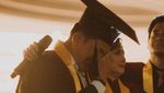 Kiki Farrel Berlinang Air Mata, Wisuda S1 dan Cumlaude!