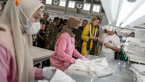 Ratu Maxima Kunjungi Pabrik Garmen di Sragen