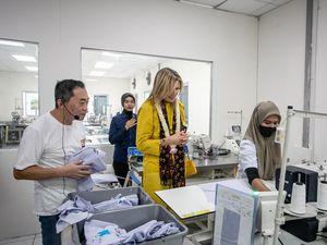 Ratu Maxima Kunjungi Pabrik di Sragen, Sempat Ngobrol dengan Pekerja