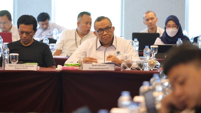 Lewat Ranperpres, Wamenaker Jamin Ojol Dapat Sistem Bagi Hasil Transparan