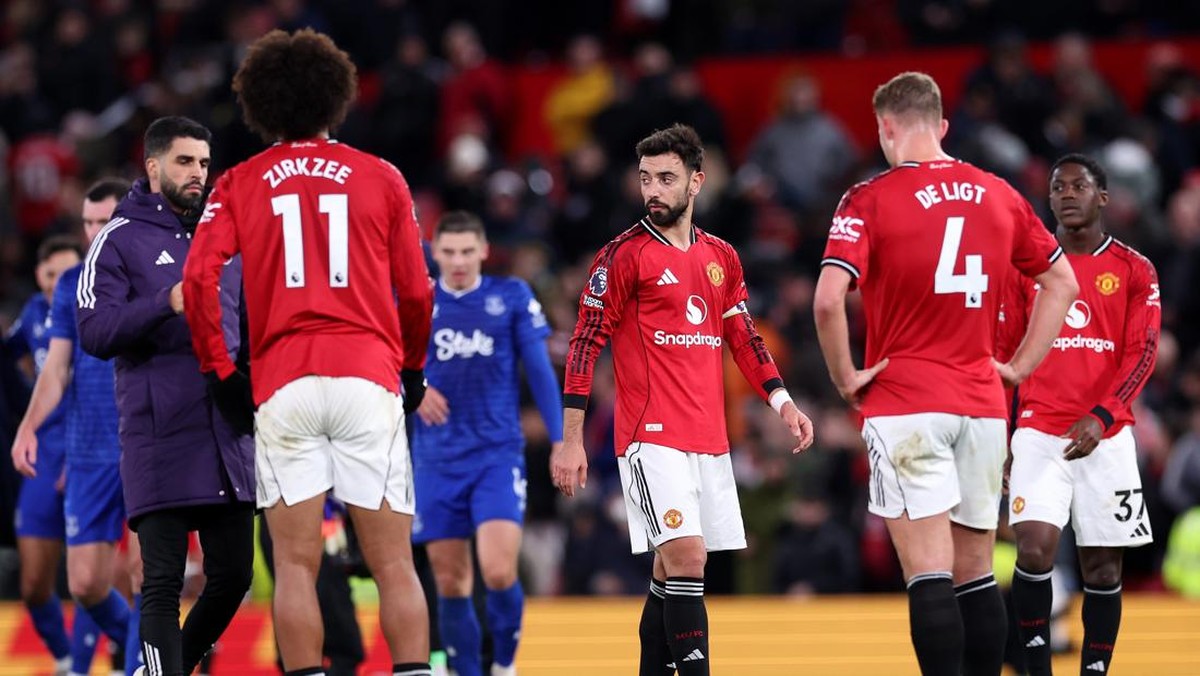 Manchester United tak bisa menang meski sudah dibantu Everton. )Foto: Getty Images/Alex Livesey)