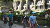 Gunung Kawi, yang diperkirakan berasal dari abad ke-11 pada masa Raja Udayana hingga Anak Wungsu, menjadi ruang belajar terbuka bagi peserta untuk memahami fungsi spiritual dan nilai budaya di balik kompleks percandian. ANTARA FOTO/Nyoman Hendra Wibowo