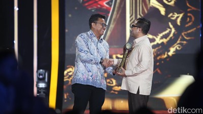 Momen Penghargaan Anugerah Inovasi Bisnis, Teknologi dan Layanan Konsumen