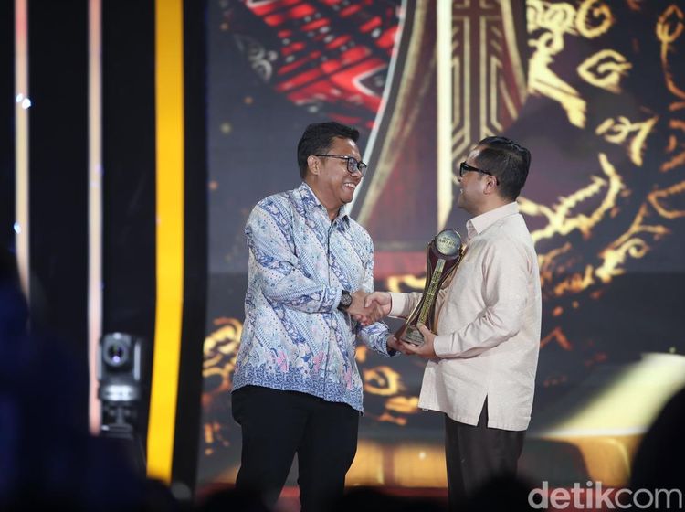 Momen Penghargaan Anugerah Inovasi Bisnis, Teknologi dan Layanan Konsumen