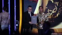 Menteri Kependudukan dan Pembangunan Keluarga/Kepala Badan Kependudukan dan Keluarga Berencana Nasional, Wihaji, meraih penghargaan detikcom Awards 2025. Wihaji menerima penghargaan sebagai Tokoh Pencegahan Stunting Berdampak.