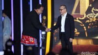 Kementerian Pelindungan Pekerja Migran Indonesia (P2MI) meraih penghargaan detikcom Awards 2025. Kementerian P2MI menerima penghargaan kategori Lembaga Pendorong Pekerja Migran Naik Kelas. Penghargaan detikcom Awards 2025 digelar di The Westin Jakarta, Selasa (25/11/2025). Penghargaan ini diterima oleh Mukhtarudin selaku Menteri Pelindungan Pekerja Migran.