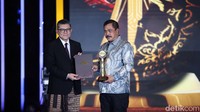 Menteri Imigrasi dan Pemasyarakatan Agus Andrianto meraih detikcom Awards 2025. Menteri Agus meraih penghargaan kategori Tokoh Transformasi Pelayanan Imigrasi dan Pemasyarakatan Berdampak.