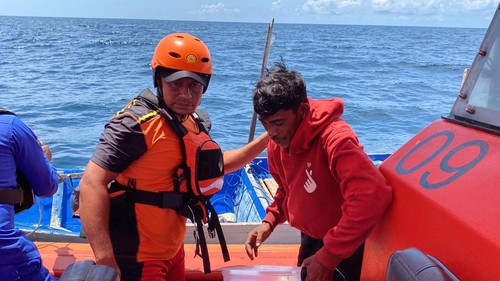 Nelayan asal Kelurahan Wolomarang, Kecamatan Alok Barat, Sikka, yang berhasil diselamatkan.