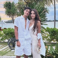 Tampaknya wanita 45 tahun itu sudah tak ragu lagi memamerkan kemesraannya dengan Tristan ke publik. Hal itu membuat banyak netizen menduga jika keduanya memang sudah berpacaran. Foto: Instagram/@ollaramlan