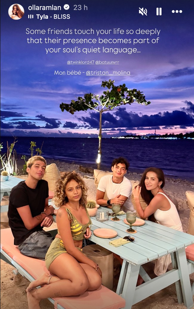 Dari foto yang dibagikan terlihat Olla dan Tristan sempat menghabiskan waktu bersama beberapa teman mereka saat di sana. Keduanya tampil kompak dalam balutan busana berwarna putih. Foto: Instagram/@ollaramlan