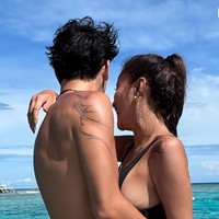 Olla juga memamerkan video kemesraannya bersama Tristan saat akan menyelam bersama ke laut. Foto: Instagram/@ollaramlan