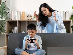 Screen Time Gen Z Capai 9 Jam, Menko Pratikno Minta Diubah Jadi Green Time
