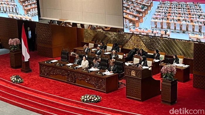 Rapat paripurna DPR RI, Selasa (25/11/2025).