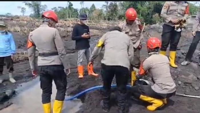 Pascaerupsi Gunung Semeru, Polda Jatim Bersihkan Endapan Lahar Dingin