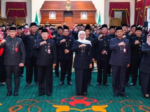 Wanti-wanti Khofifah Saat Lantik 134 Kepsek: Tak Boleh ada Pungli!