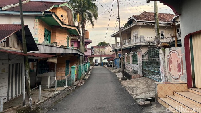 Penampakan sore hari salah satu lorong yang dulu menjadi tempat PSK menjajakan diri di Payo Sigadung tampak lengang