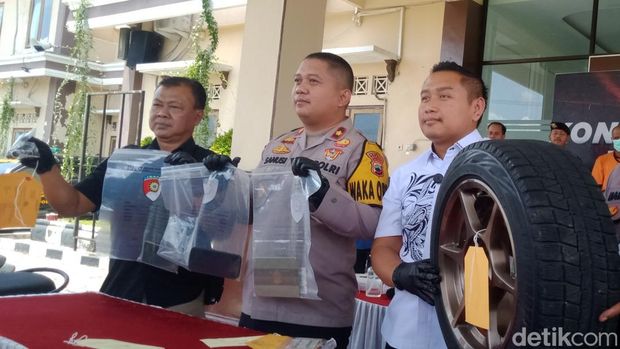 Jumpa pers kasus pencurian velg mobil di Polres Klaten, Selasa (25/11/2025).