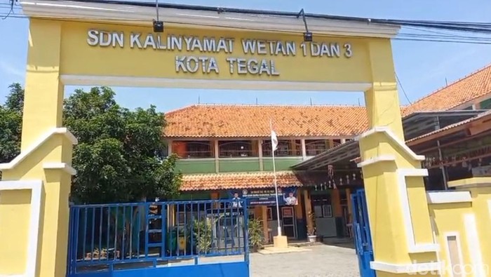 SDN Kalinyamat Wetan 03 Tegal, sekolah tempat Kusyanto, guru yang ditemukan tewas di hutan jati Songgom, Brebes, mengajar. Foto diunggah Selasa (25/11/2025).