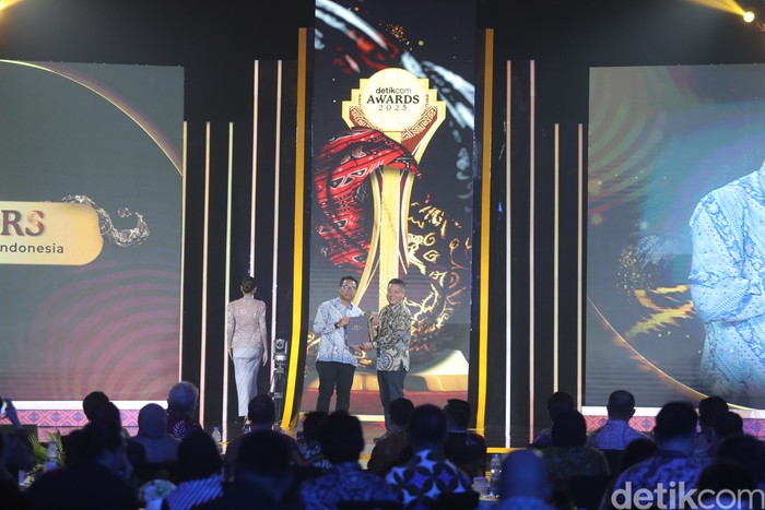 Penghargana detikcom Awards untuk Wuling Motors