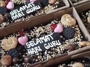 Produsen Kue di Sidoarjo Kebanjiran Pesanan Saat Momen Hari Guru