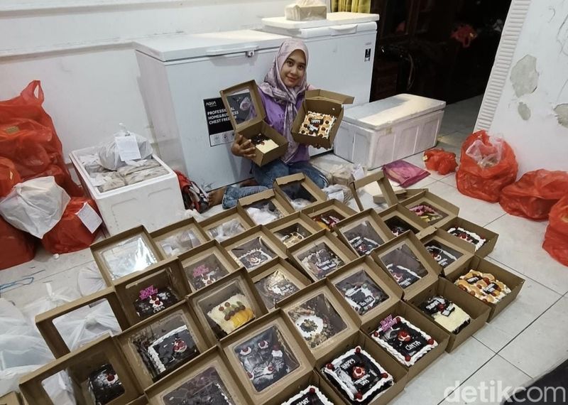 Penjual kue di Sidoarjo banjir pesanan saat momentum Hari Guru Nasional