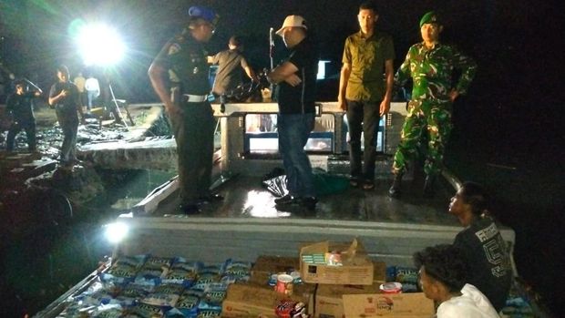 Penyelundupan 40 ton beras dan bahan pangan lain termasuk minyak goreng di Batam. (Dok. Kementan)