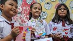 Hari Guru Dirayakan Meriah di Berbagai Daerah, Siswa Persembahkan Hal Spesial untuk Pendidik