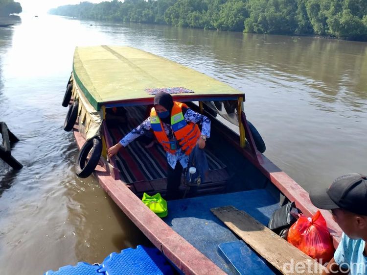 Potret Perjuangan Guru SD Sawohan Sidoarjo Tempuh Jalur Ekstrem Demi Mengajar