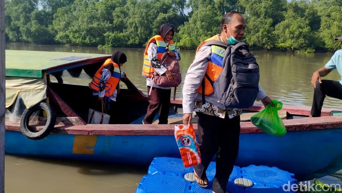 Perjuangan guru di daerah terpencil Sidoarjo