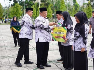 Hari Guru Nasional, Plt Gubri SF Hariyanto: Guru Hebat Mengajar dengan Hati