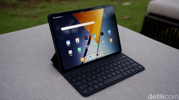 Poco Pad X1 dan M1 sudah bisa dipesan mulai 26 November hingga 15 Desember 2025 melalui toko online dan offline. Adapun harganya sebagai berikut: - Poco Pad X1 Rp 5.699.000 - Paket bundling Keyboard case dan Poco Focus Pen: Rp 7.197.000 - Paket bundling keyboard atau Poco Focus Pen: Rp 6.548.000 - Poco Pad M1 Rp 3.999.000 - Paket bundling Keyboard case dan Poco Smart Pen: Rp 5.297.000 Foto: Adi Fida Rahman/detikINET