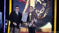 Menteri Koordinasi Bidang Pangan, Zulkifli Hasan (Zulhas), meraih penghargaan detikcom Awards 2025. Zulhas menerima penghargaan sebagai Tokoh Percepatan Swasembada Pangan Nasional. Zulhas dinilai berperan sebagai penguat swasembada pangan di Indonesia. Sejak dilantik Presiden Prabowo Subianto, Zulhas dinilai fokus pada penyederhanaan regulasi dan pengembangan wilayah pertanian sesuai dengan potensinya.