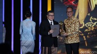 Apresiasi diberikan untuk Menteri Perindustrian Agus Gumiwang Kartasasmita yang memiliki peran penting dalam mengakselerasi perkembangan industri hijau di Indonesia. Penghargaan tersebut diberikan dalam gelaran detikcom Awards 2025 yang digelar hari ini di The Westin Jakarta, Selasa (25/11/2025).