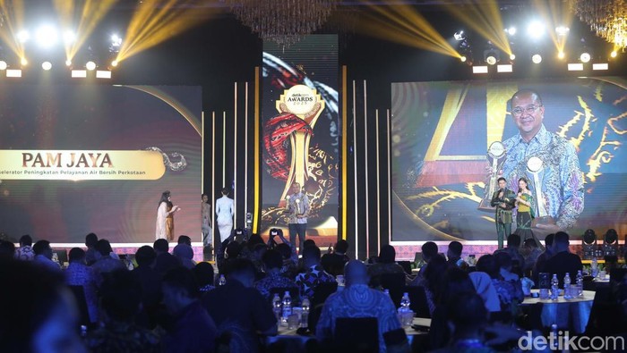 PAM JAYA sebagai Akselerator Peningkatan Pelayanan Air Bersih Perkotaan serta Penopang Akses Layanan Air Bersih Perkotaan, diwakili oleh Arief Nasrudin, Direktur utama Perumda Air Minum Jaya DKI Jakarta (PAMJAYA).