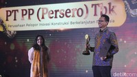 PT PP (Persero) Tbk sebagai Perusahaan Pelopor Inovasi Konstruksi Berkelanjutan Indonesia, diwakili oleh Novel Arsyad, Direktur Utama PT PP (Persero) Tbk.
