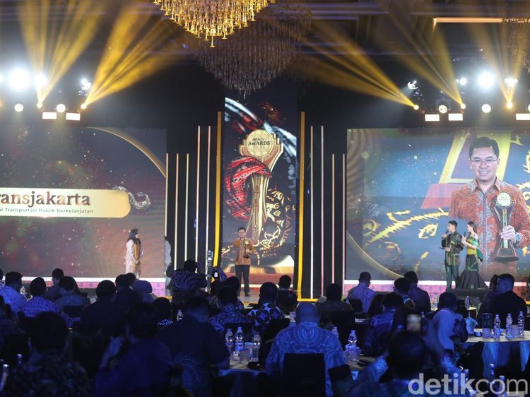 Potret Penerima Anugerah Lingkungan, Energi dan Pembangunan Berkelanjutan