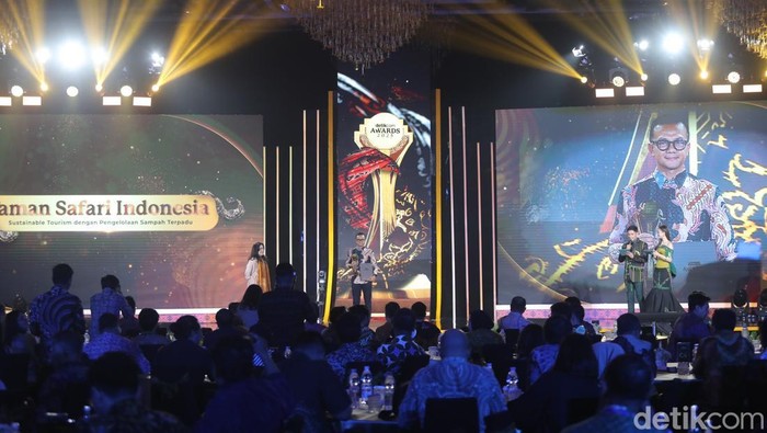 Taman Safari Indonesia sebagai Sustainable Tourism dengan Pengelolaan Sampah Terpadu, diwakili oleh Alexander Zulkarnain, ACT CMO Taman Safari Indonesia Group.