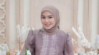Di unggahan instagram pribadi, influencer tersebut senang membagikan momen kesehariannya, mulai dari mendatangi acara tertentu, jalan-jalan, sampai kulineran! Foto: Instagram @daraarafah