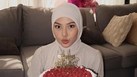 Momen kulineran Dara Arafah tampak menarik perhatian. Pasalnya wanita kelahiran 2000 itu suka mencicipi makanan di dalam negeri maupun luar negeri. Foto: Instagram @daraarafah
