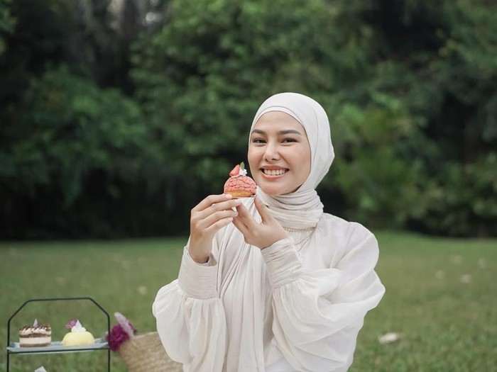 Potret Selebgram Dara Arafah Asyik Kulineran di Indonesia hingga Madinah